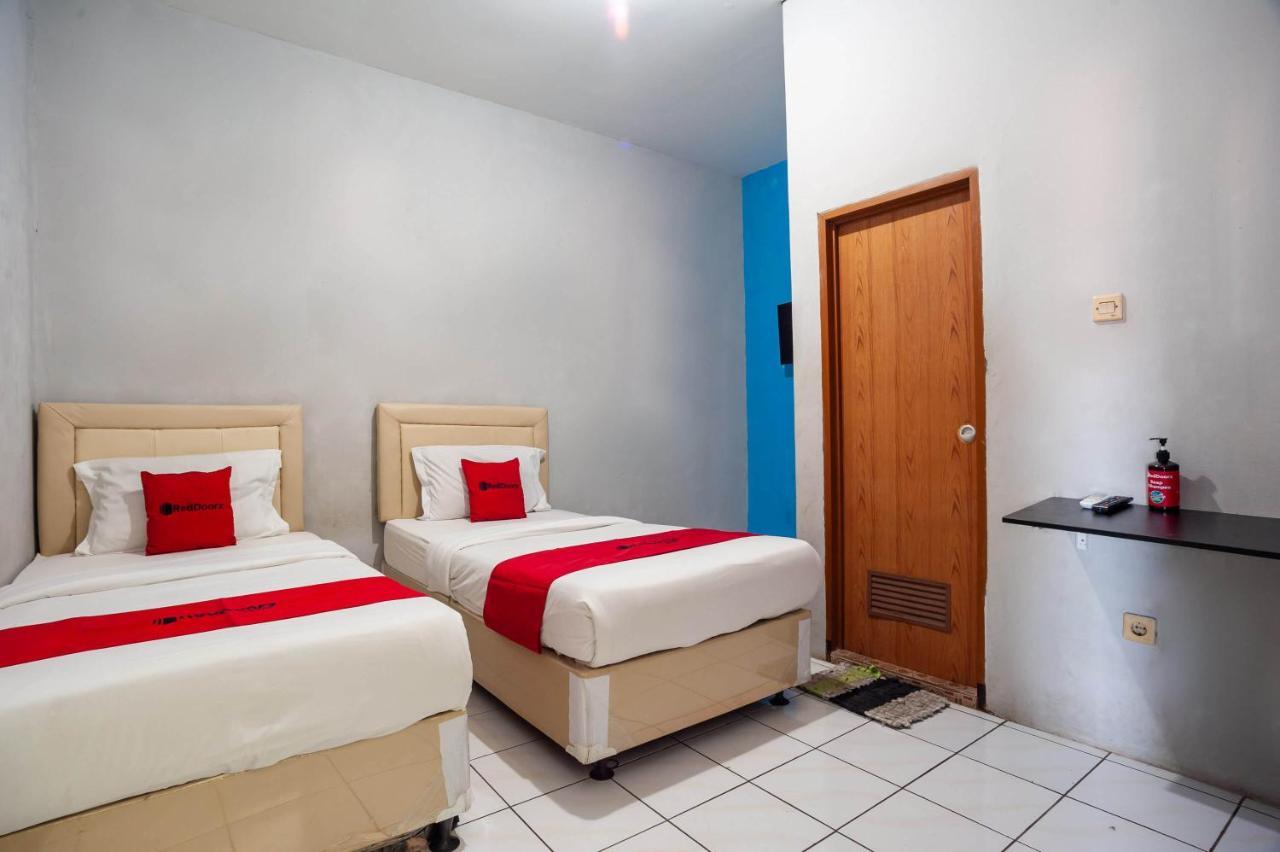 เรดดอร์ซ ชาเรียะห์ แอต เบจิ เดป็อก Hotel ภายนอก รูปภาพ